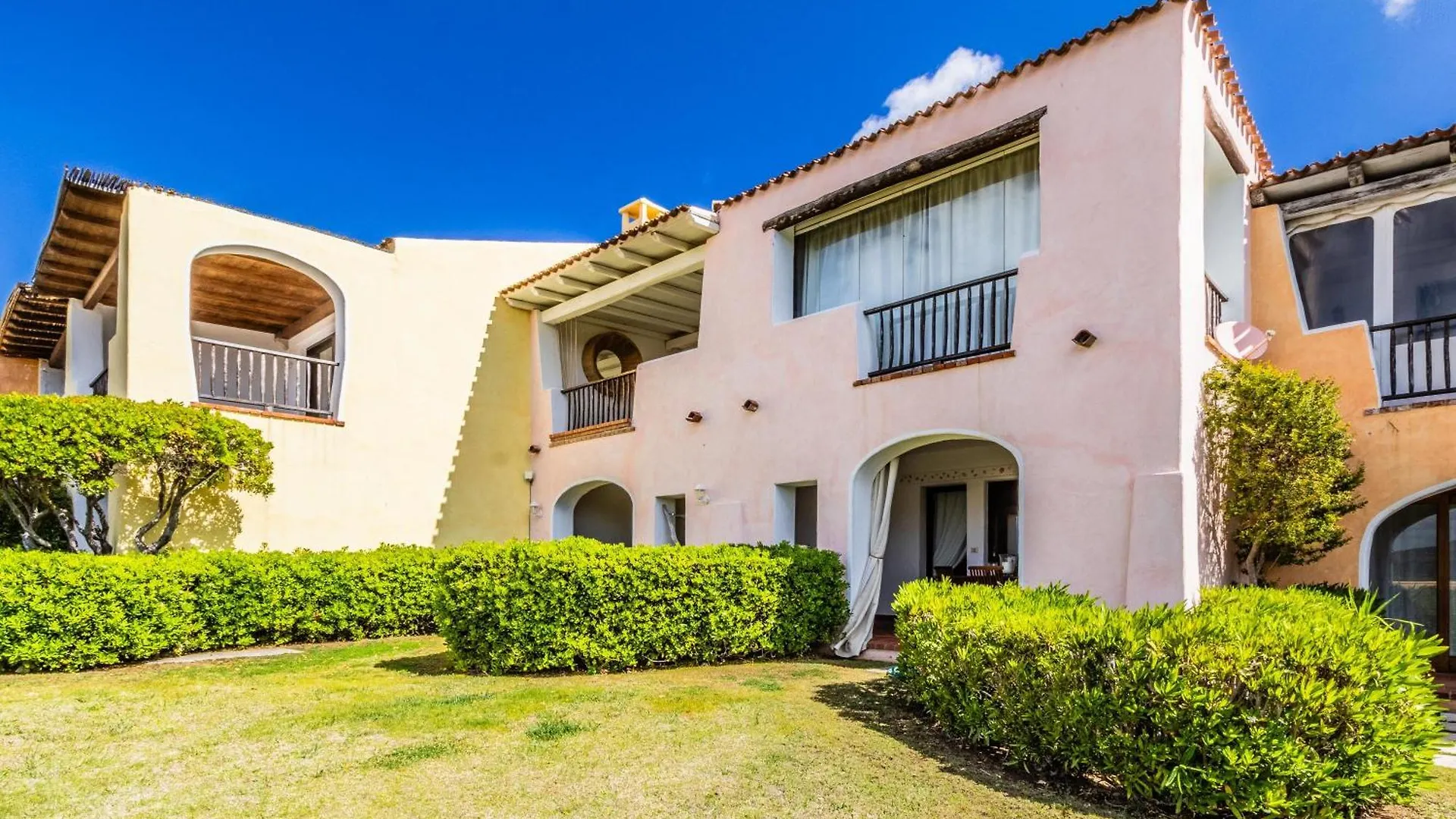 Porto Cervo-Cala Del Faro Parking-Sea-Garden Apartment Italy
